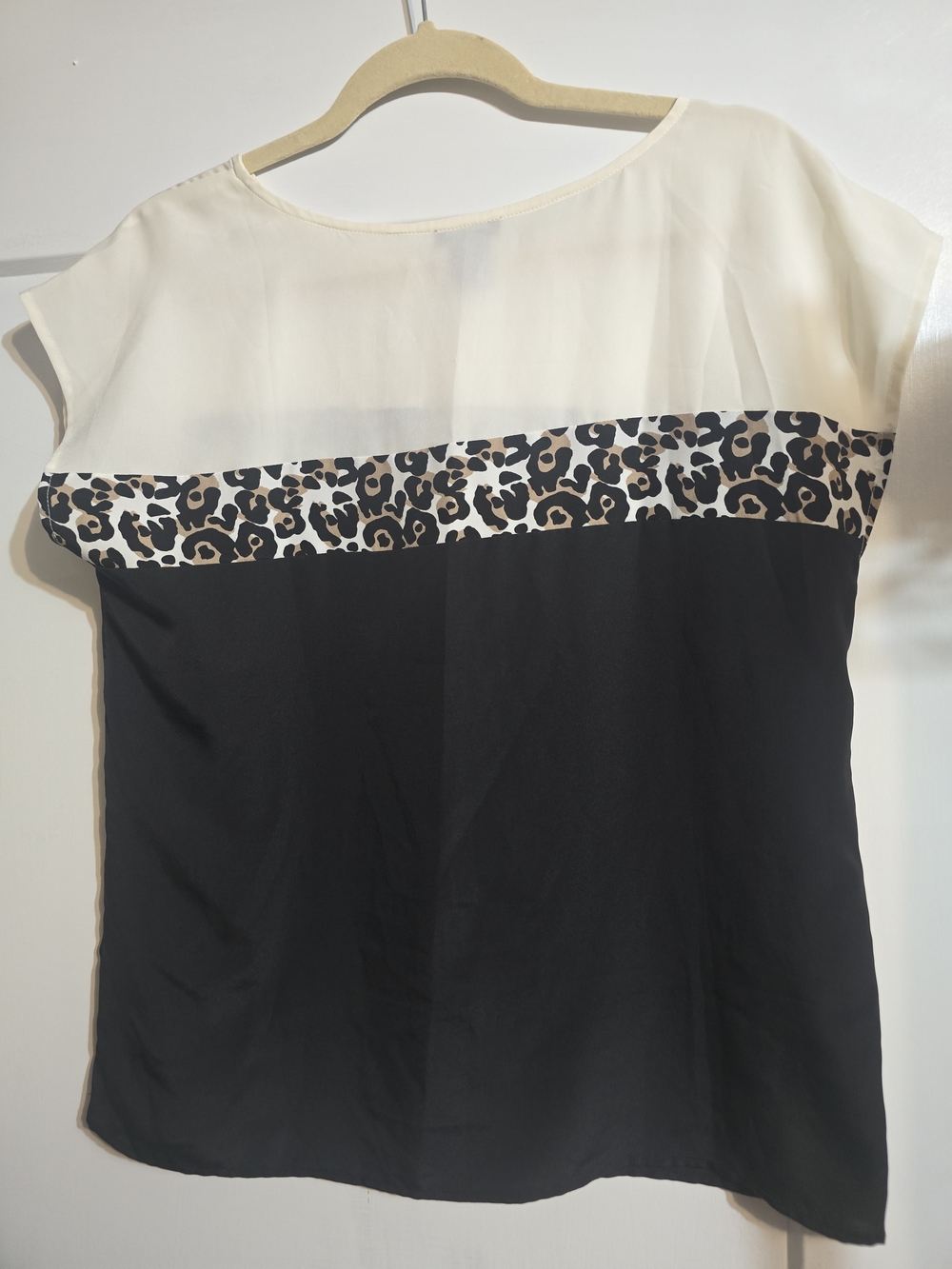 Ann Taylor Black and Cream Colorblock Top with Leopard Band - Picture 2 of 3